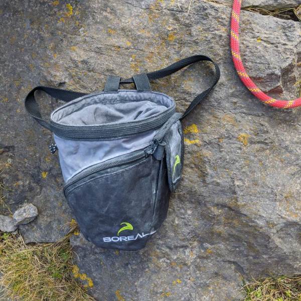 Chalk bag with pockets, ideal for multi-pitch climbing